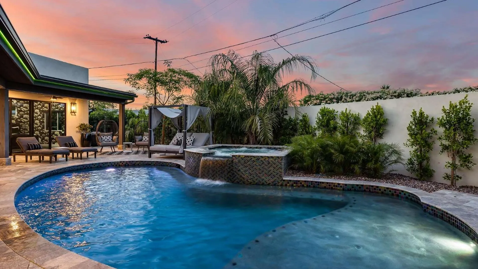 75th Place Home - Luxe Pool Spa Walk to Old Town Scottsdale Holiday home