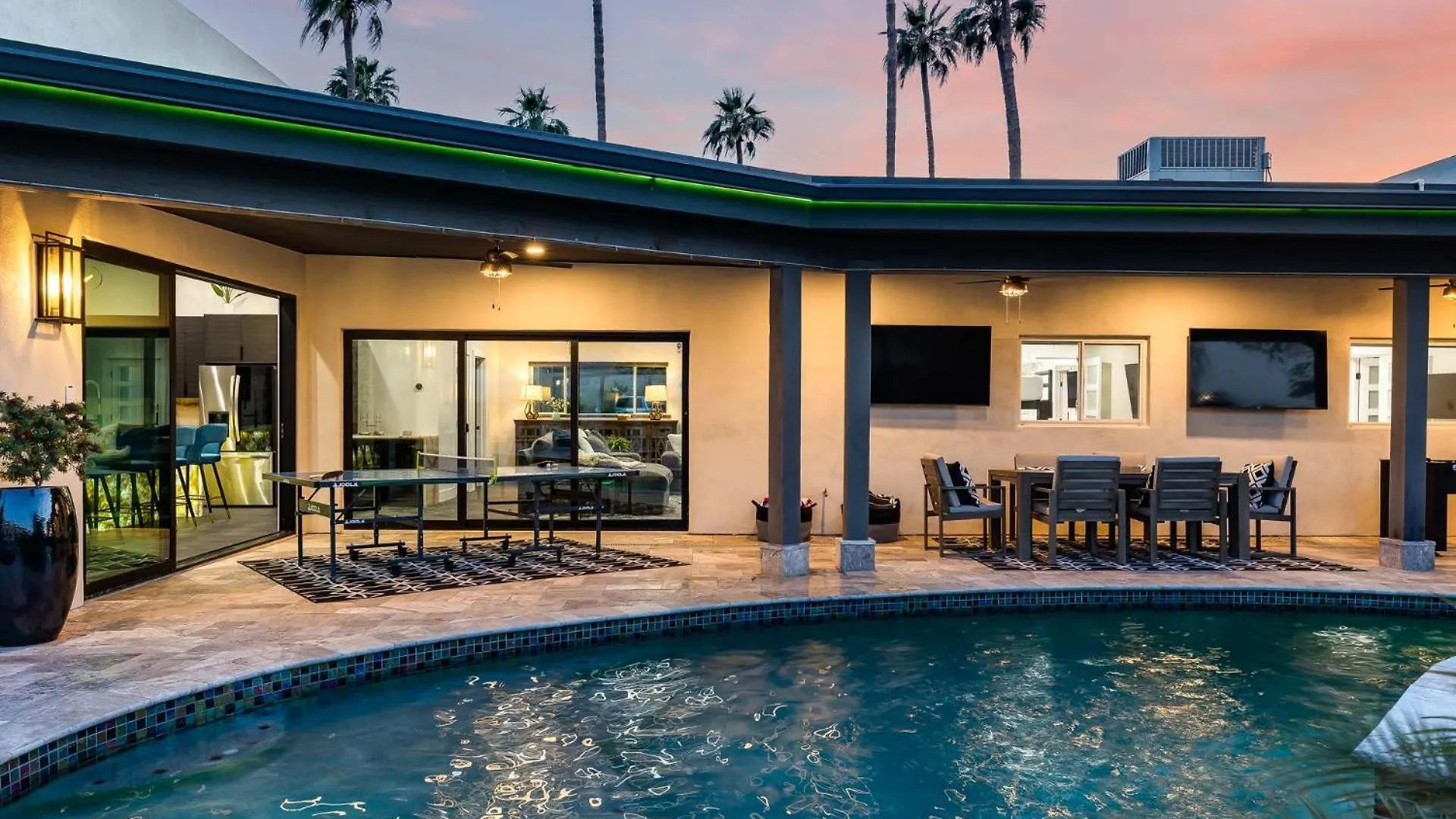 75th Place Home - Luxe Pool Spa Walk to Old Town Scottsdale Holiday home