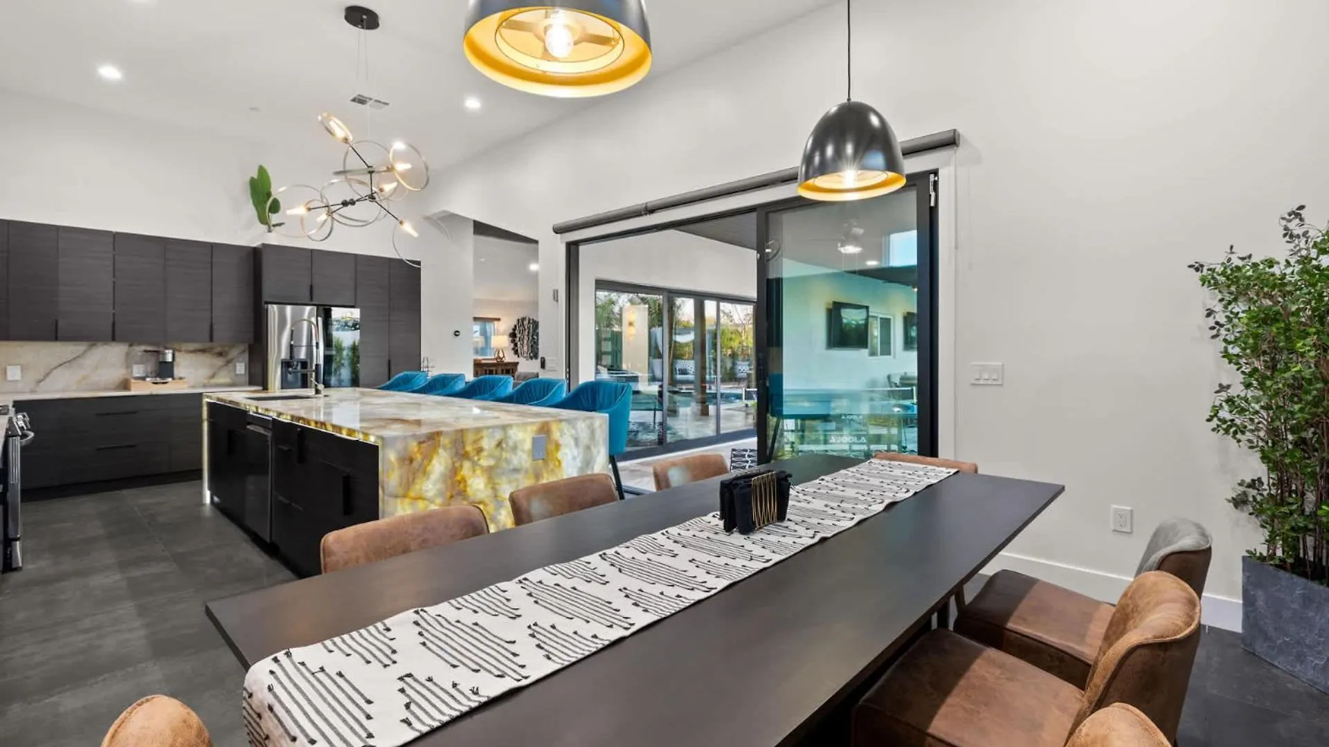 75th Place Home - Luxe Pool Spa Walk to Old Town Scottsdale Holiday home