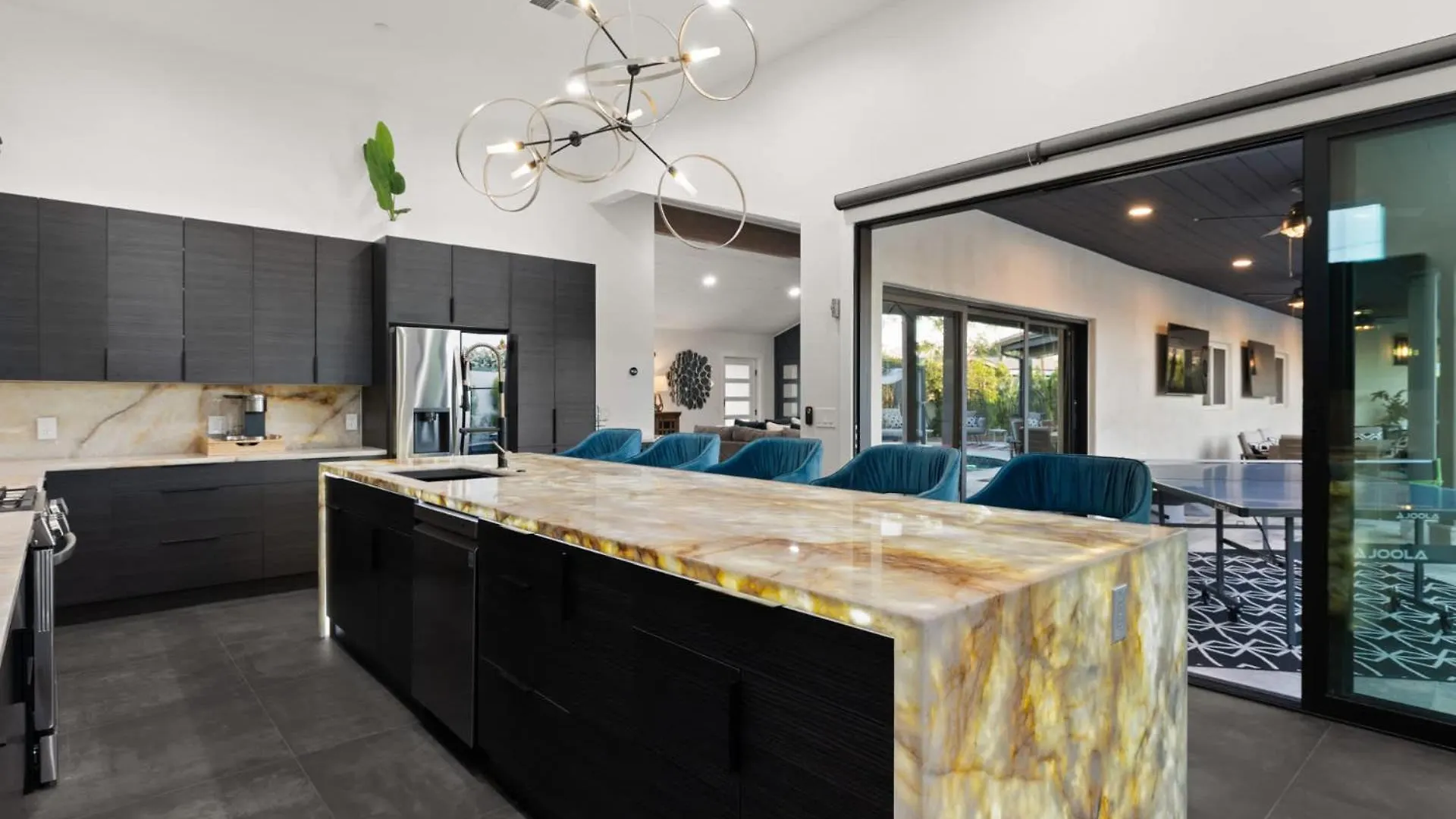 75th Place Home - Luxe Pool Spa Walk to Old Town Scottsdale Holiday home