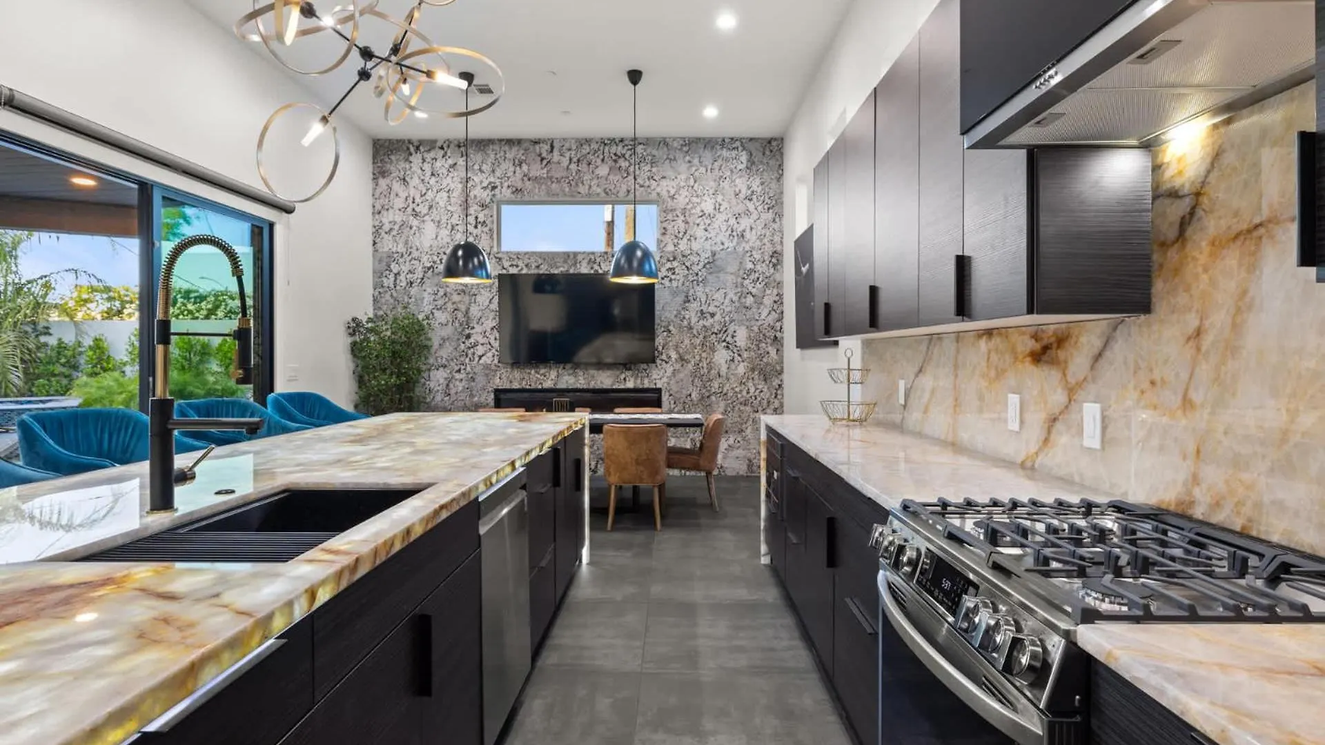 75th Place Home - Luxe Pool Spa Walk to Old Town Scottsdale 0*,