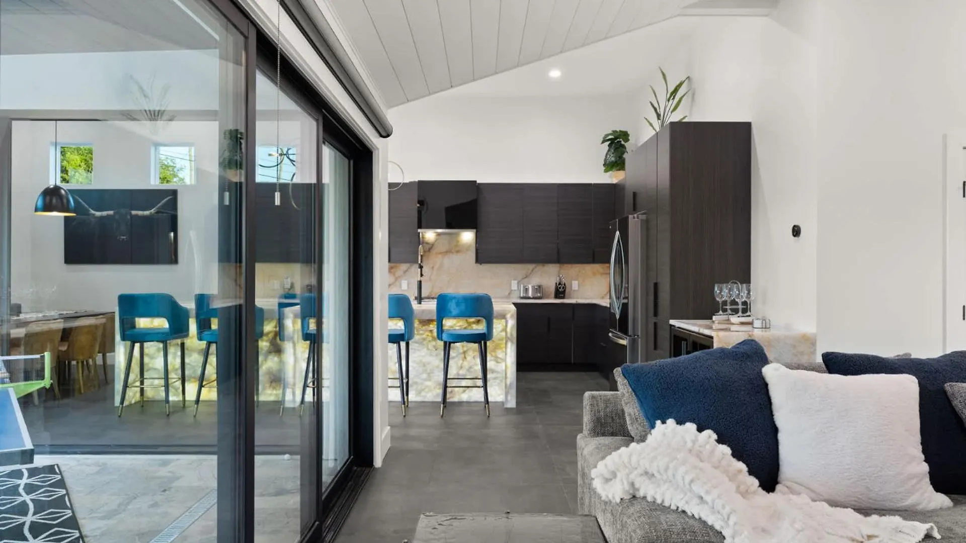 75th Place Home - Luxe Pool Spa Walk to Old Town Scottsdale