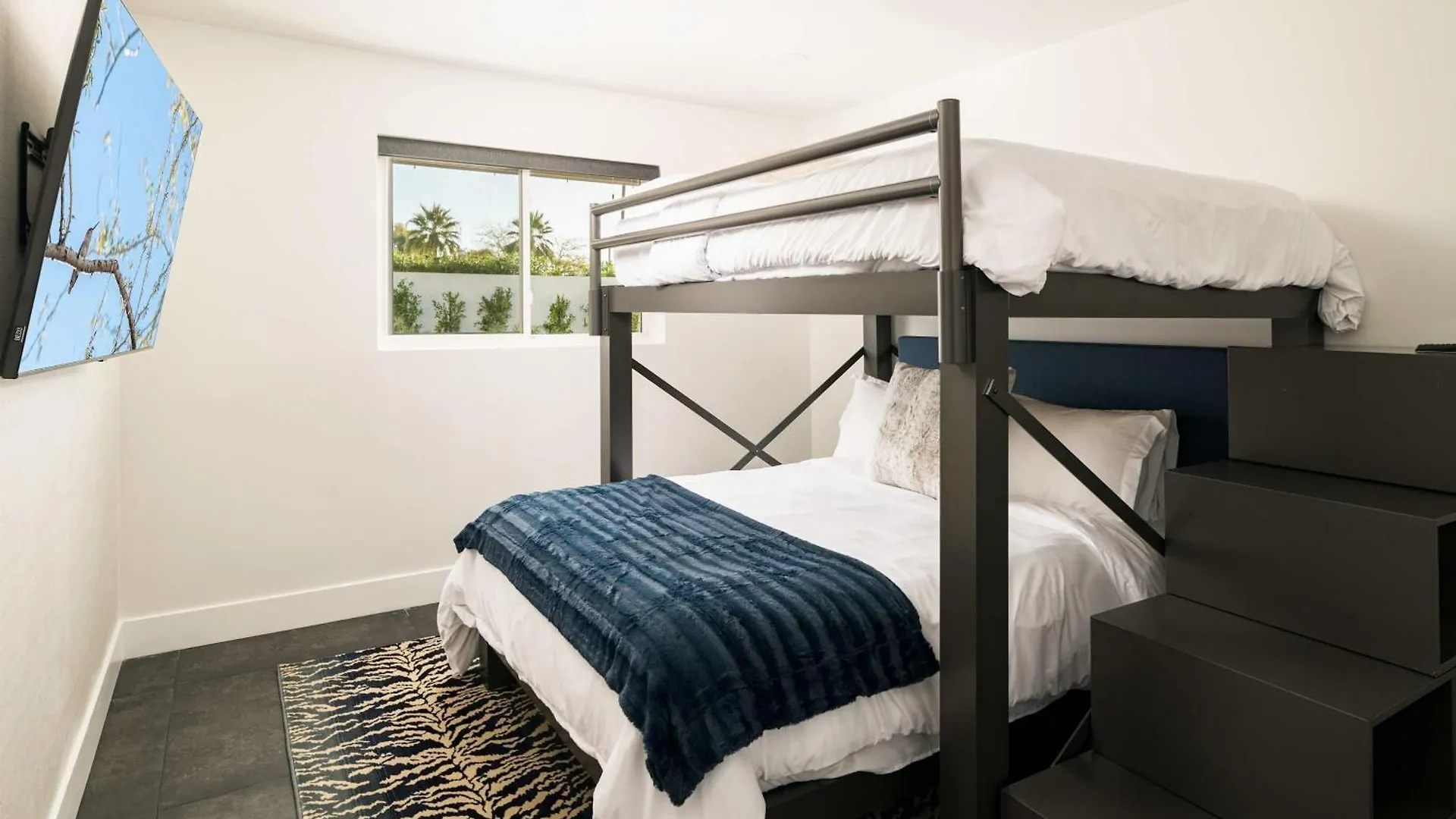 75th Place Home - Luxe Pool Spa Walk to Old Town Scottsdale Holiday home