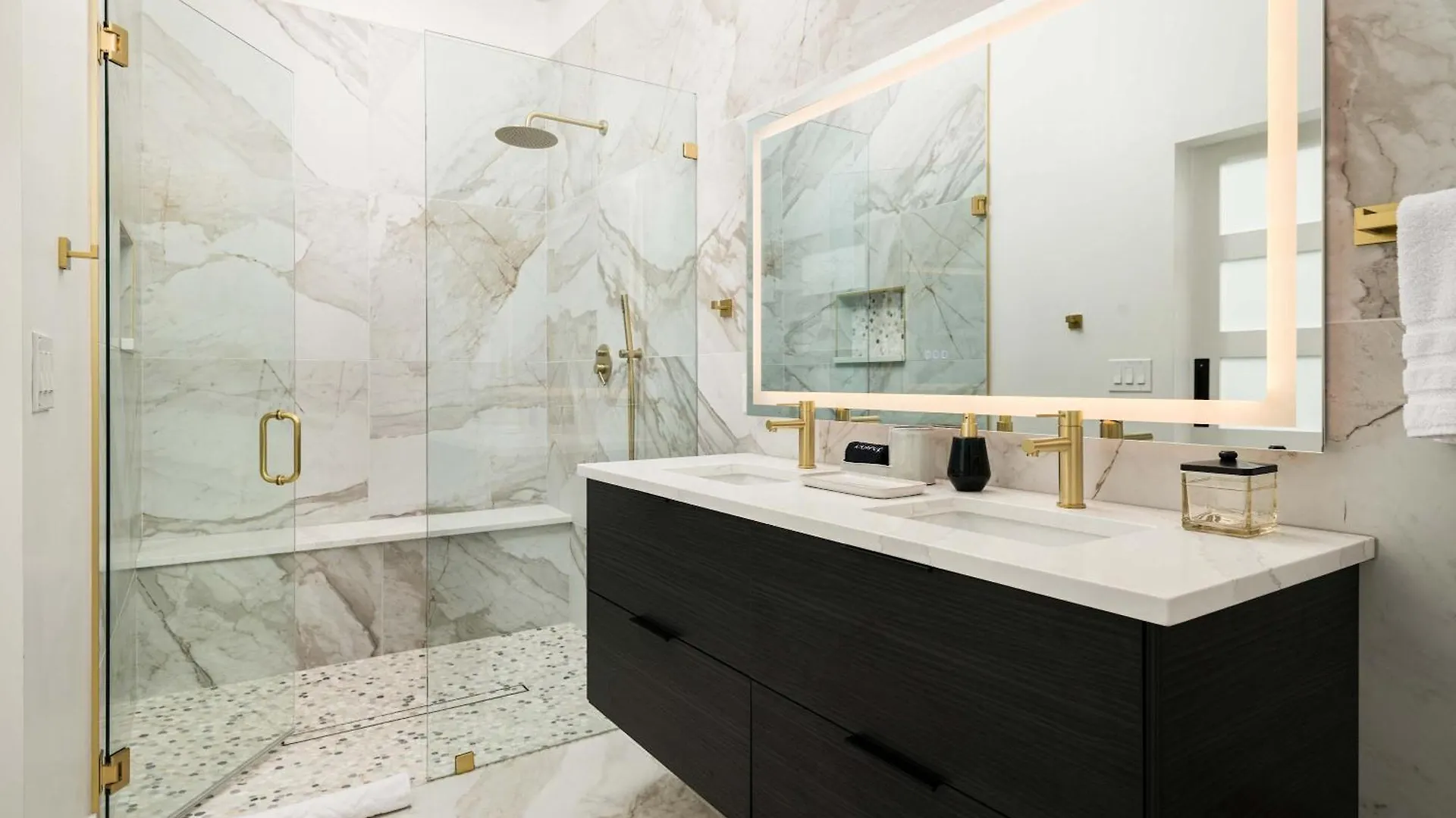 75th Place Home - Luxe Pool Spa Walk to Old Town Scottsdale Holiday home