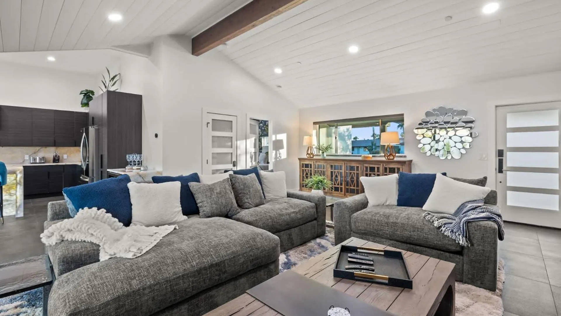 75th Place Home - Luxe Pool Spa Walk to Old Town Scottsdale Holiday home