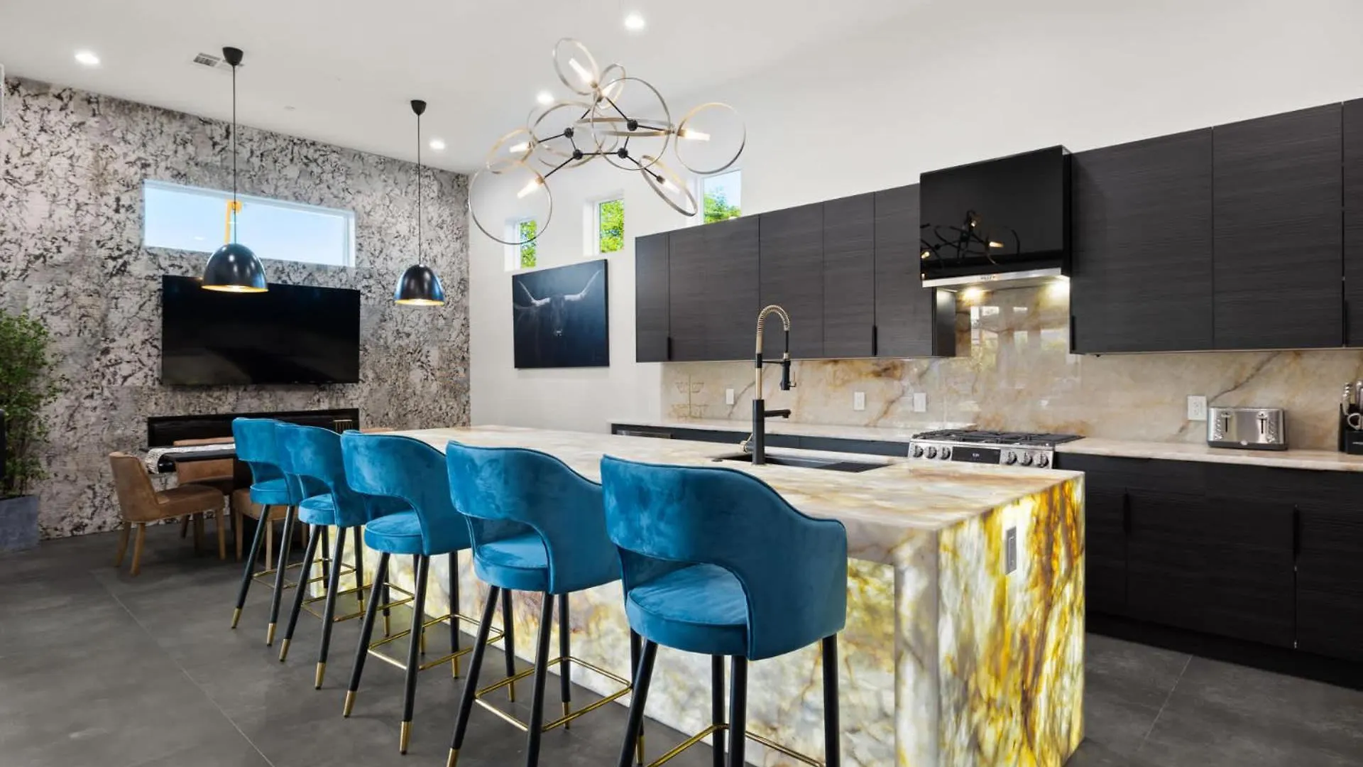 75th Place Home - Luxe Pool Spa Walk to Old Town Scottsdale