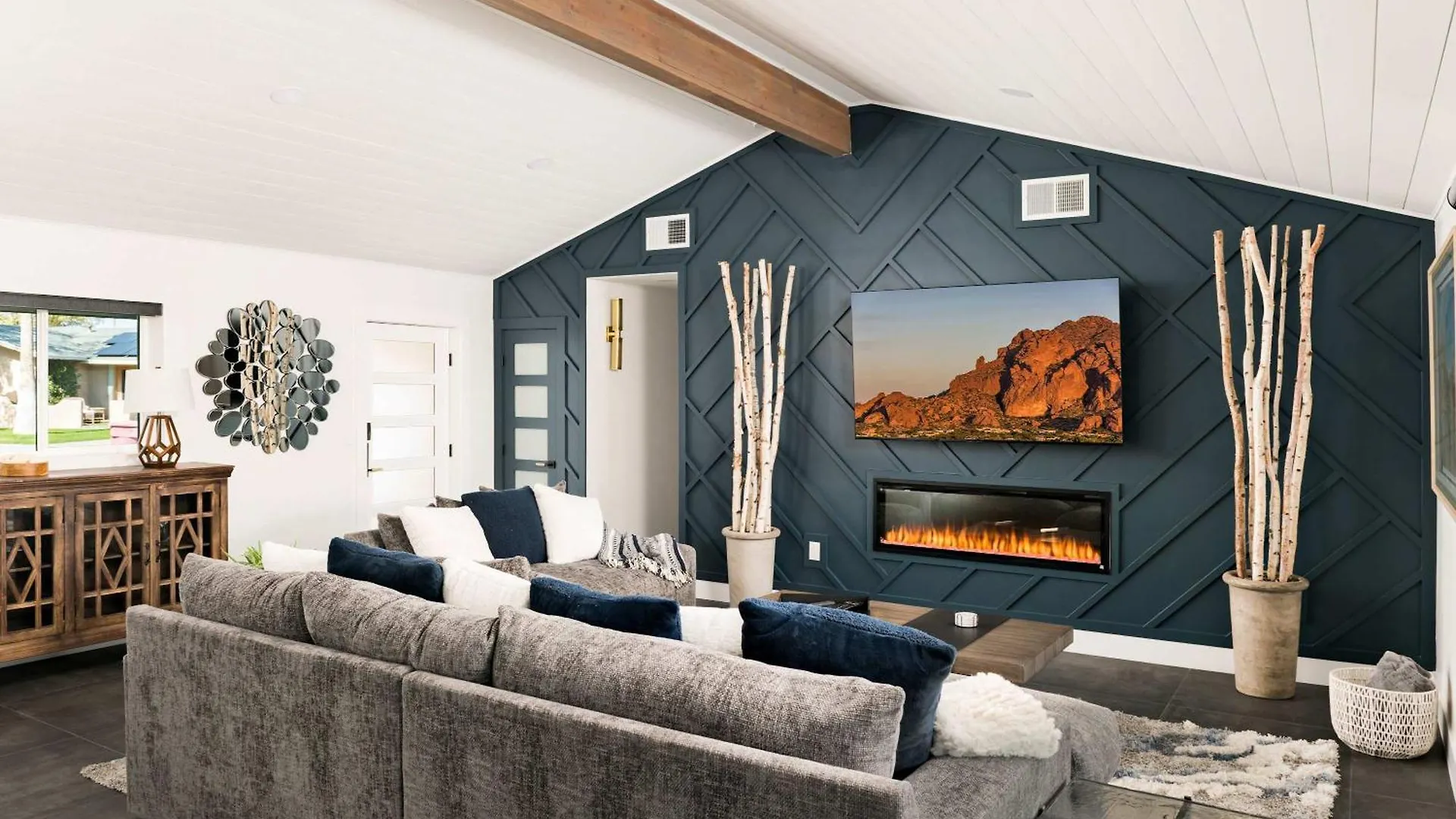 75th Place Home - Luxe Pool Spa Walk to Old Town Scottsdale Holiday home